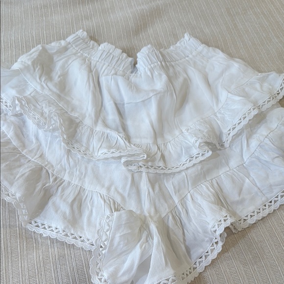 White Ruffled Shorts - Picture 4 of 4